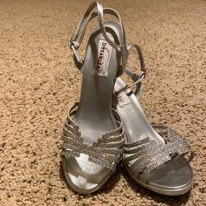 Sparkle and Silver Dyeables, size 8 wide